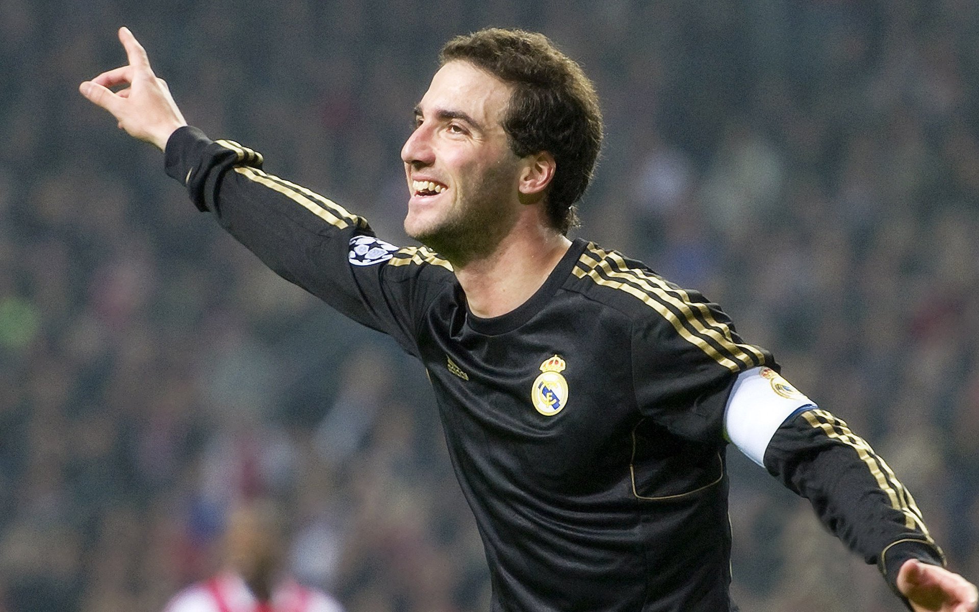 开云体育全站-“英超最新战报：球队奋力拼搏争夺每一分”，英超最新一轮结果