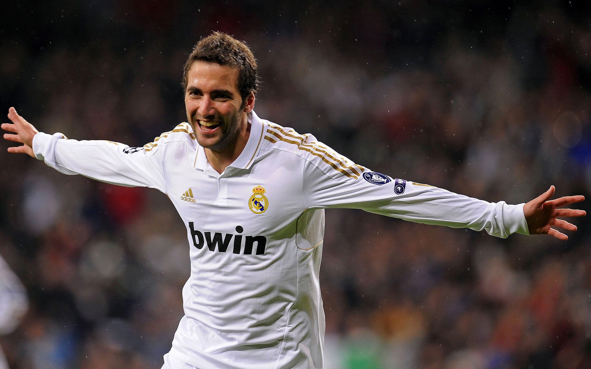 国际大赛再次掀起热潮,球迷激情致胜喝彩庆祝,国际球赛名称