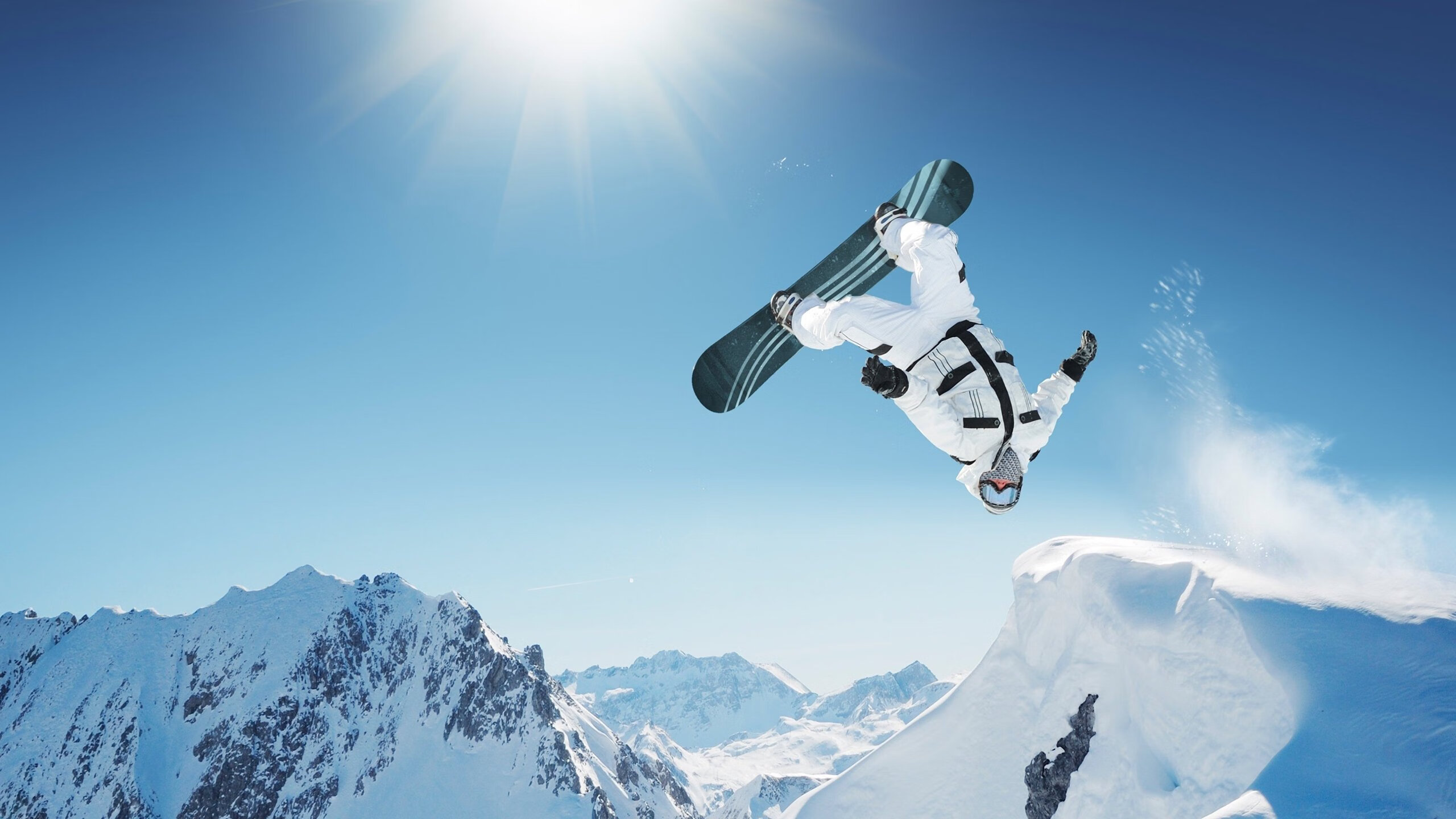 场上顽强作战,奋勇争胜彰显团队精神,赛场上顽强拼搏