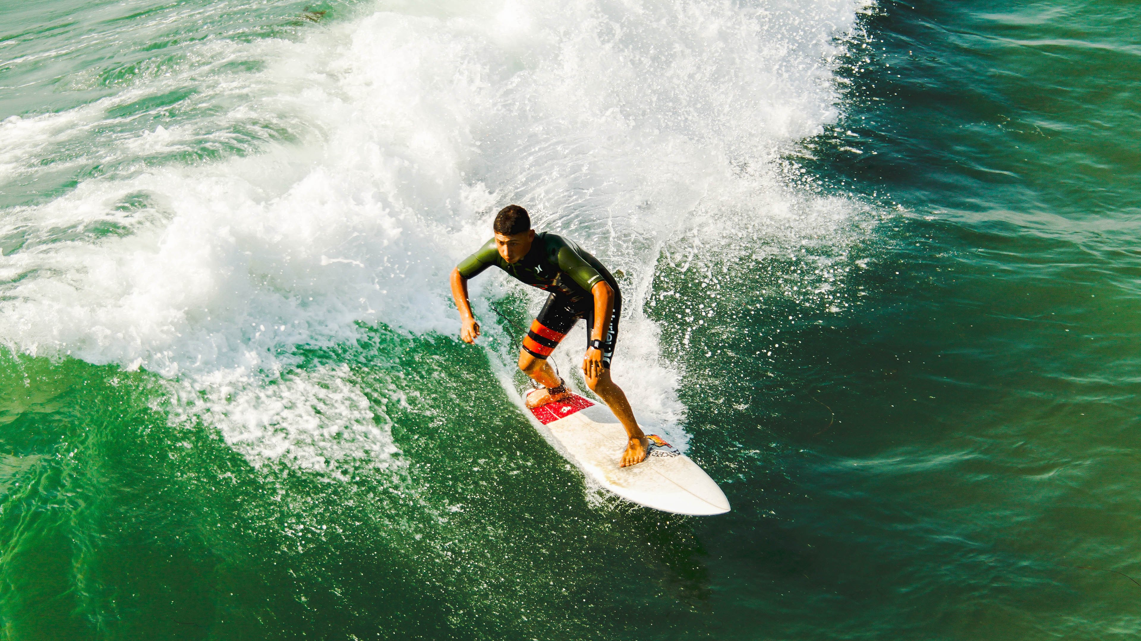 强者之争!顶尖球队将在比赛中角逐胜者,强者足球